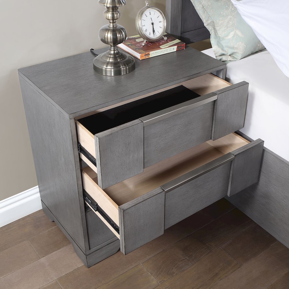 Soya 3-Drawer Grey Solid Wood Nightstand with Nickel Pulls. Picture 3
