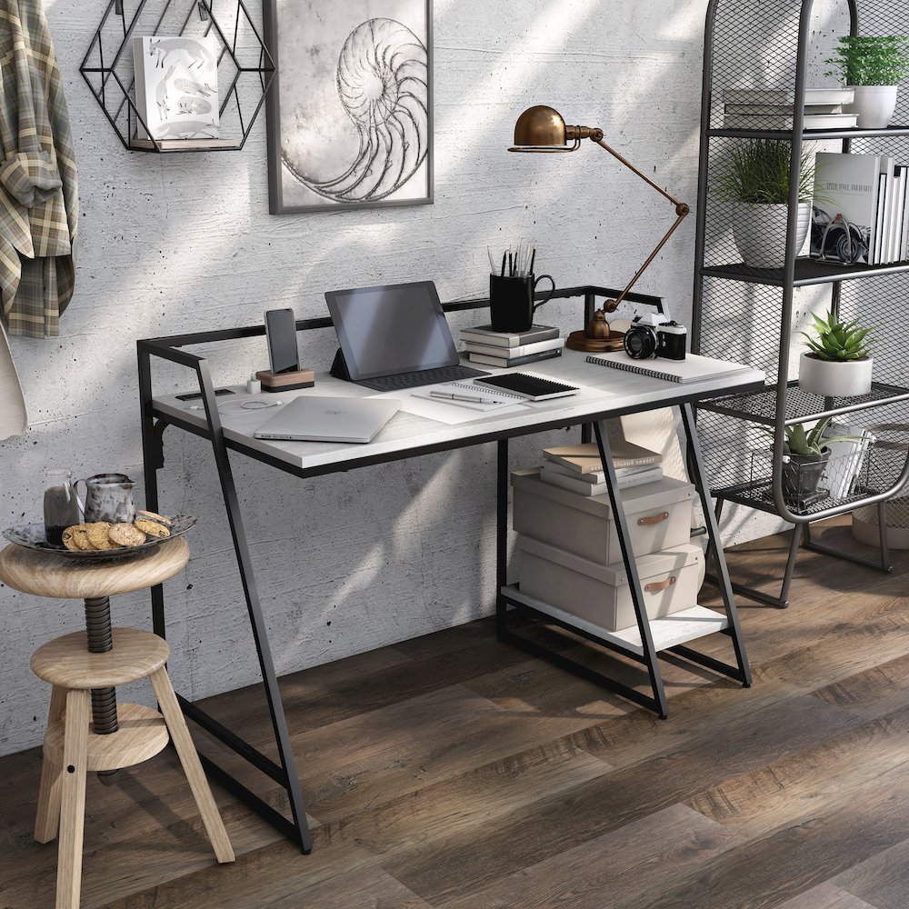 Sanue Metal Writing Desk with USB. Picture 5