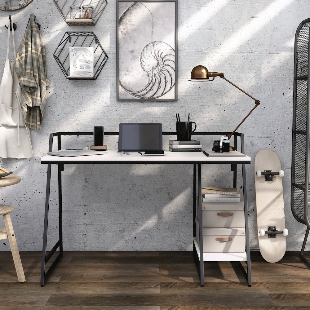 Sanue Metal Writing Desk with USB. Picture 4