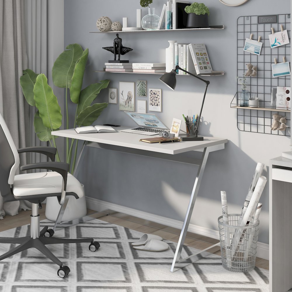 Cornica Metal Writing Desk with USB. Picture 4