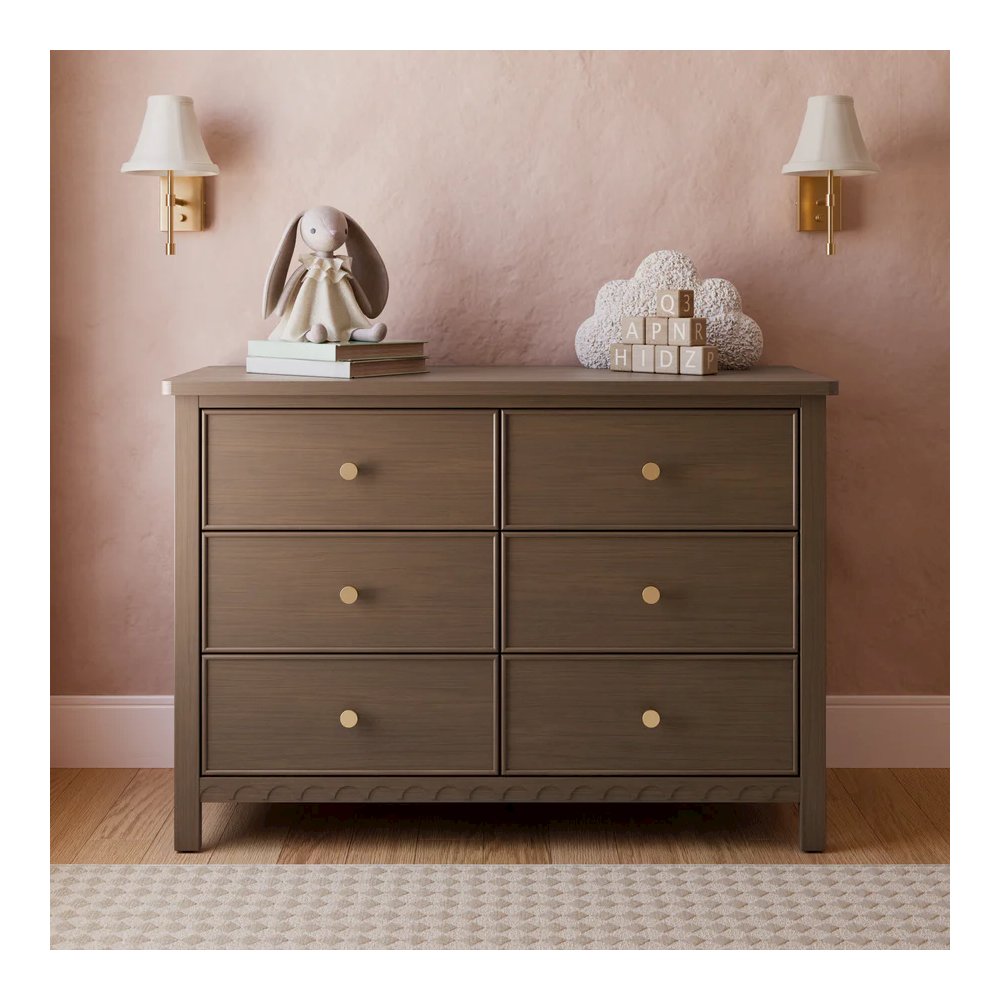 Graco Sasha 6 Drawer Dresser - Hazelnut. Picture 3