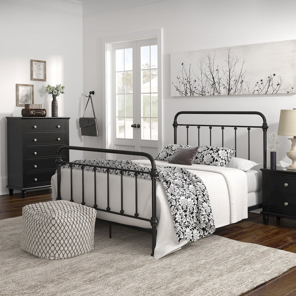 Black Metal Full Bed. Picture 4