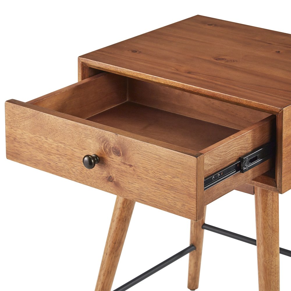 Brown Finish End Table. Picture 4