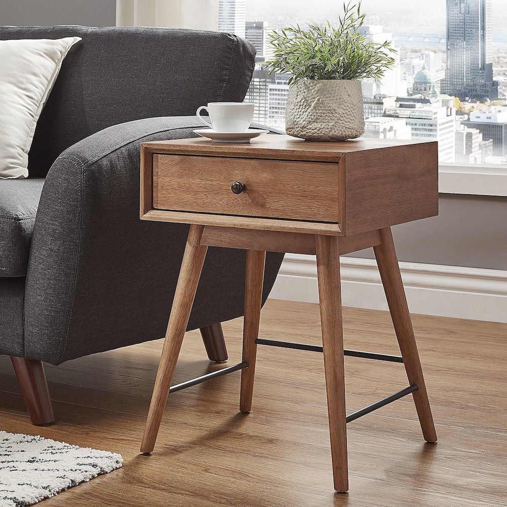 Brown Finish End Table. Picture 2