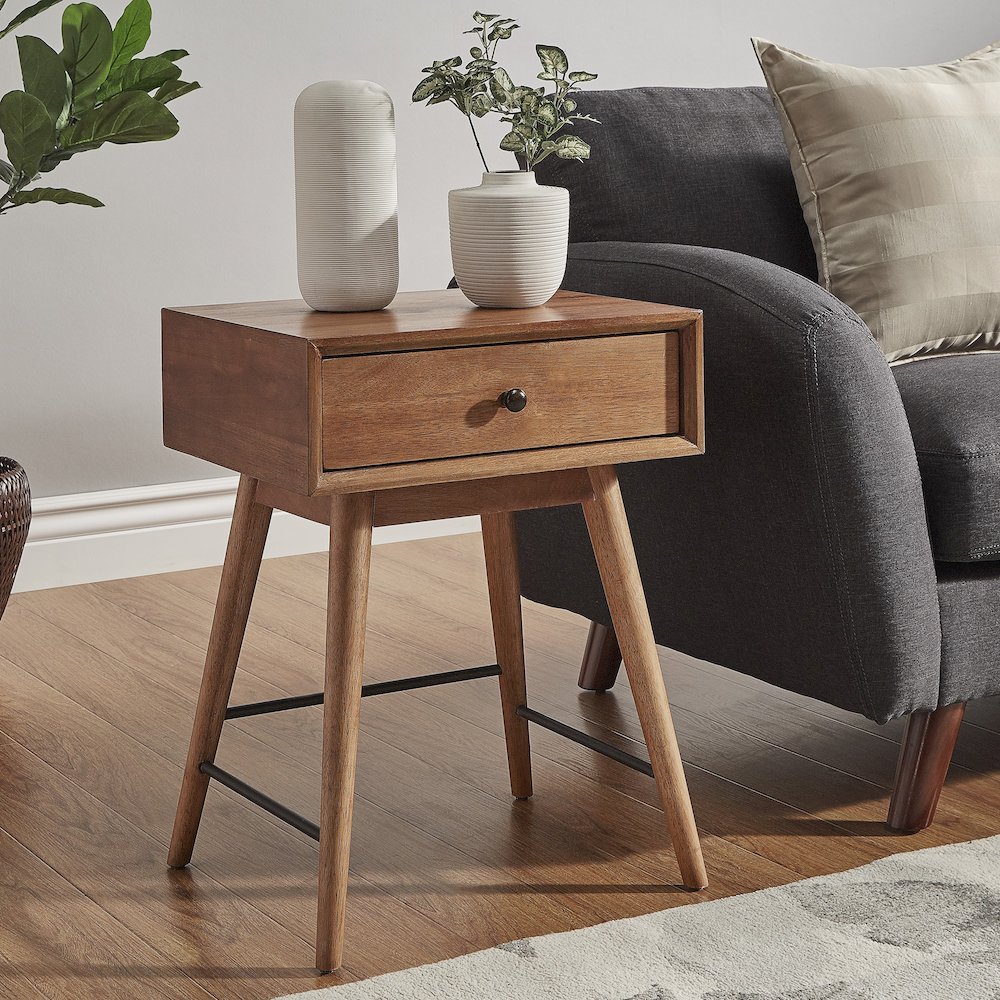 Brown Finish End Table. Picture 3