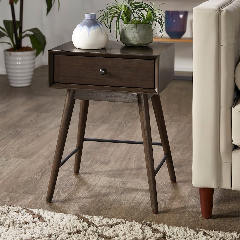 Dark Walnut Finish End Table. Picture 1