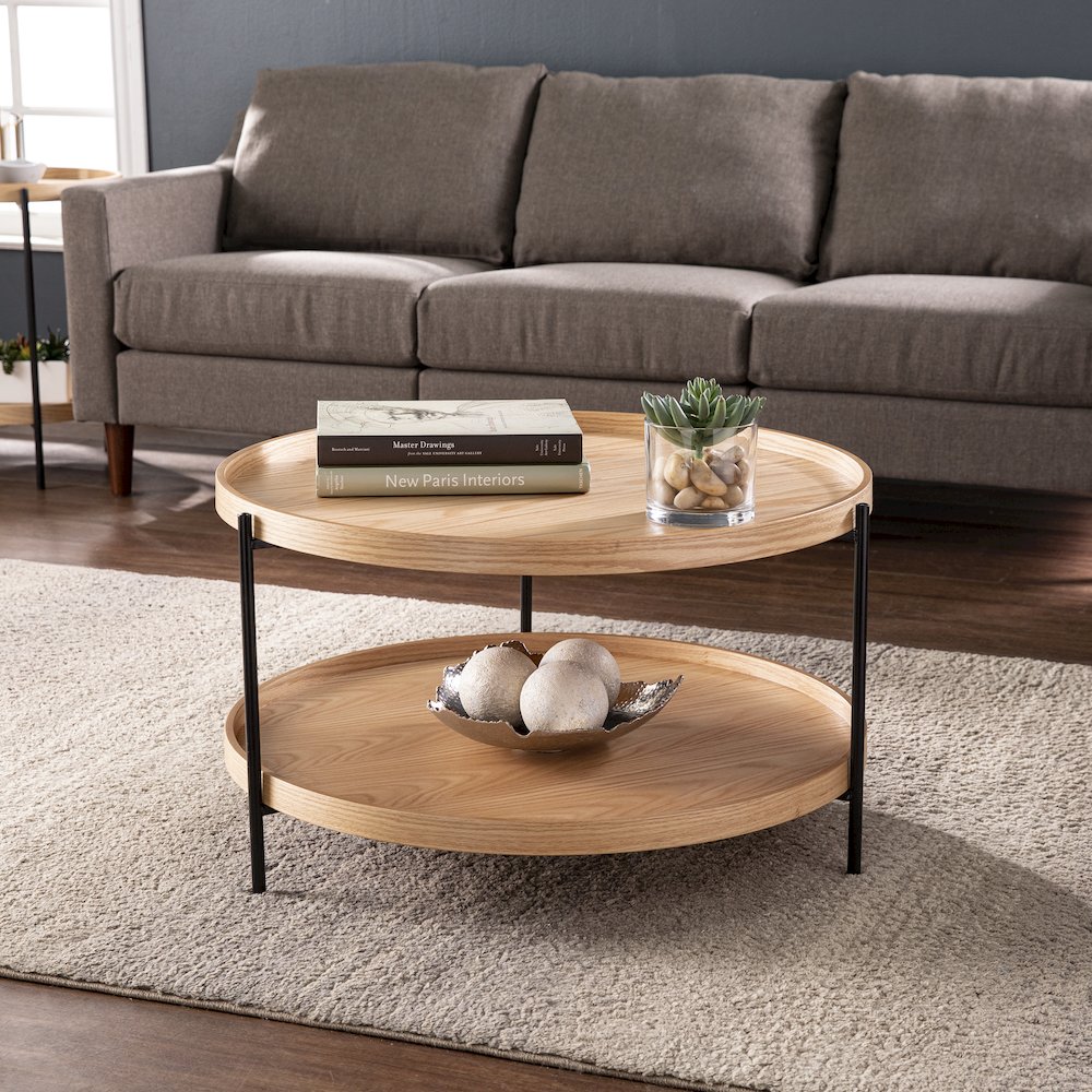 Verlington Round Cocktail Table. Picture 2
