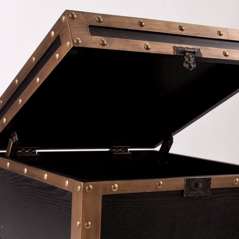 Drifton Travel Trunk End Table. Picture 4