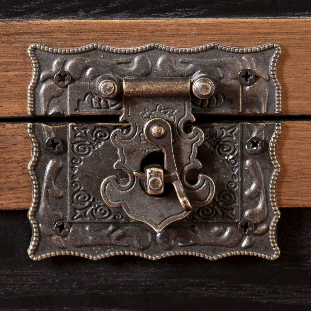 Drifton Travel Trunk End Table. Picture 5