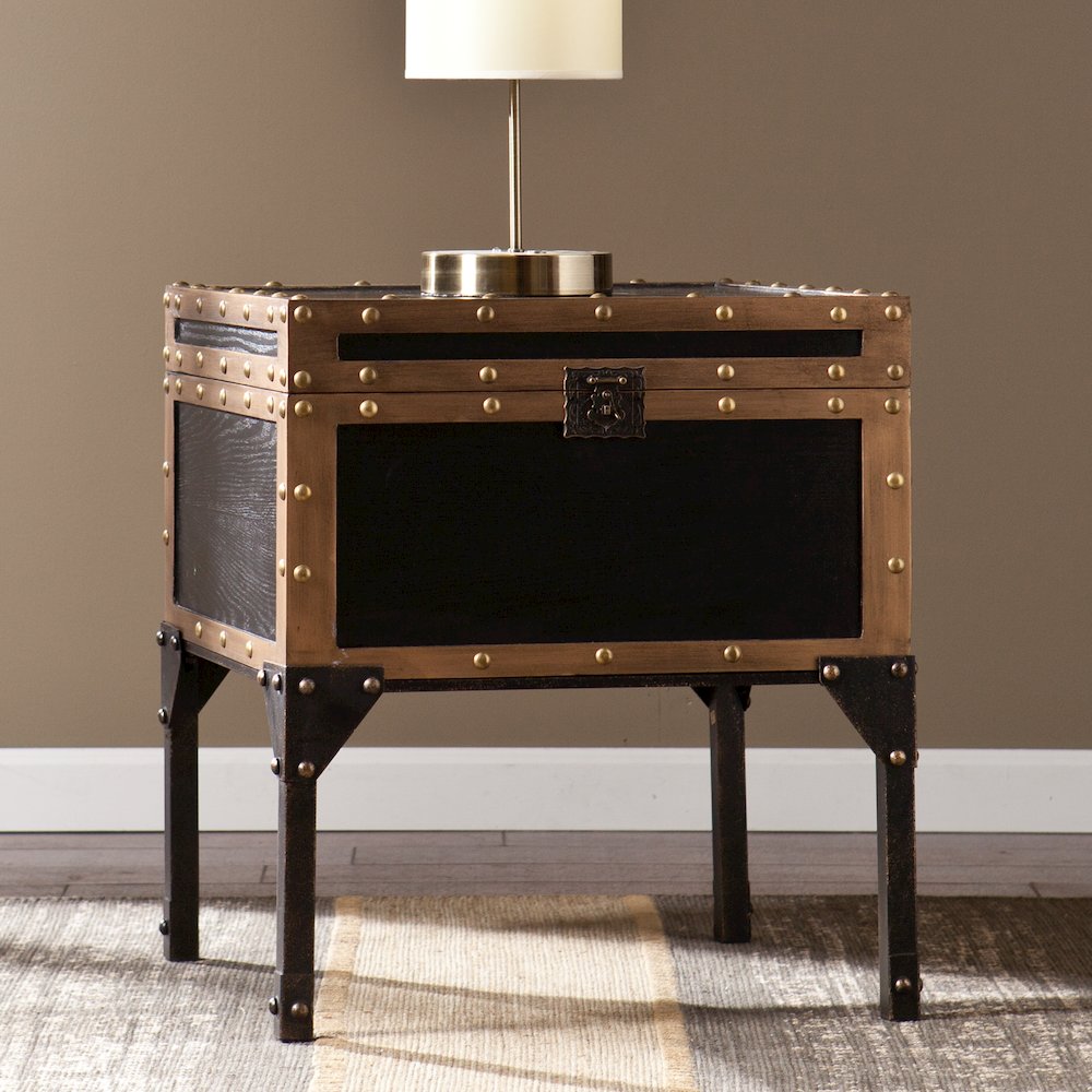 Drifton Travel Trunk End Table. Picture 2