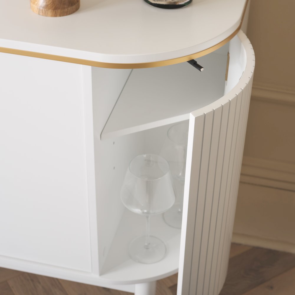 Fenpatrick Sideboard in. Picture 4