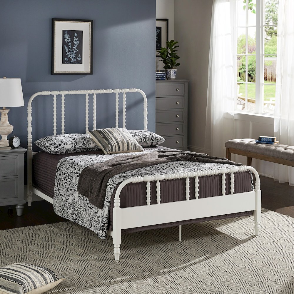 White Finish Metal Spool Full Bed. Picture 1