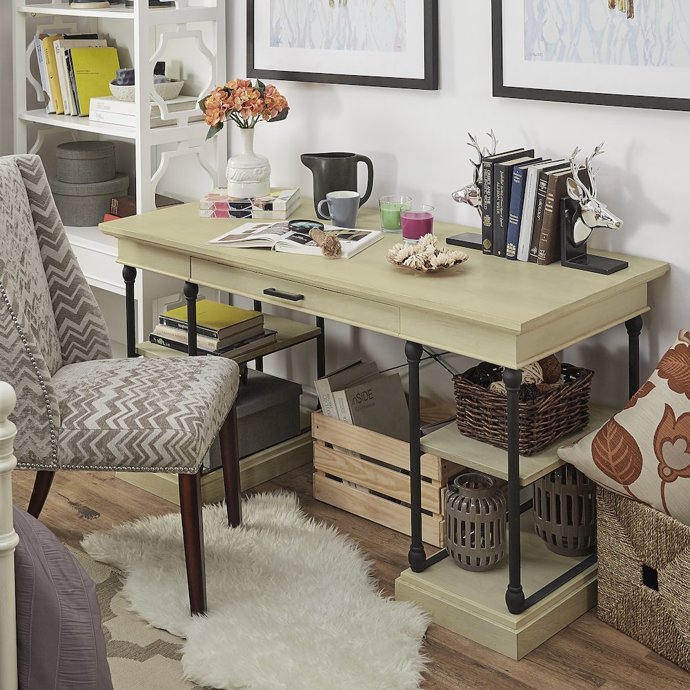 Ivory White Finish Desk. Picture 1
