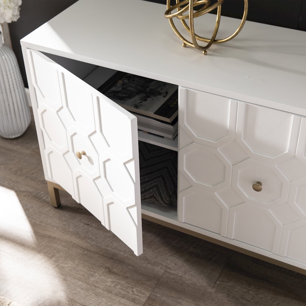 Gramdlynn Antique White Three-Door Accent Cabinet. Picture 4