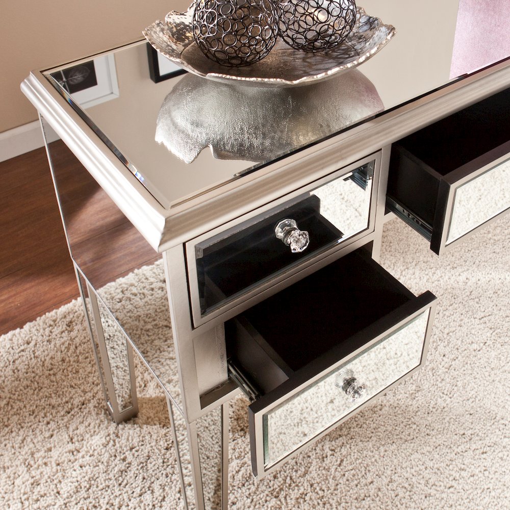 Mirage Mirrored Console in Silver Color. Picture 4
