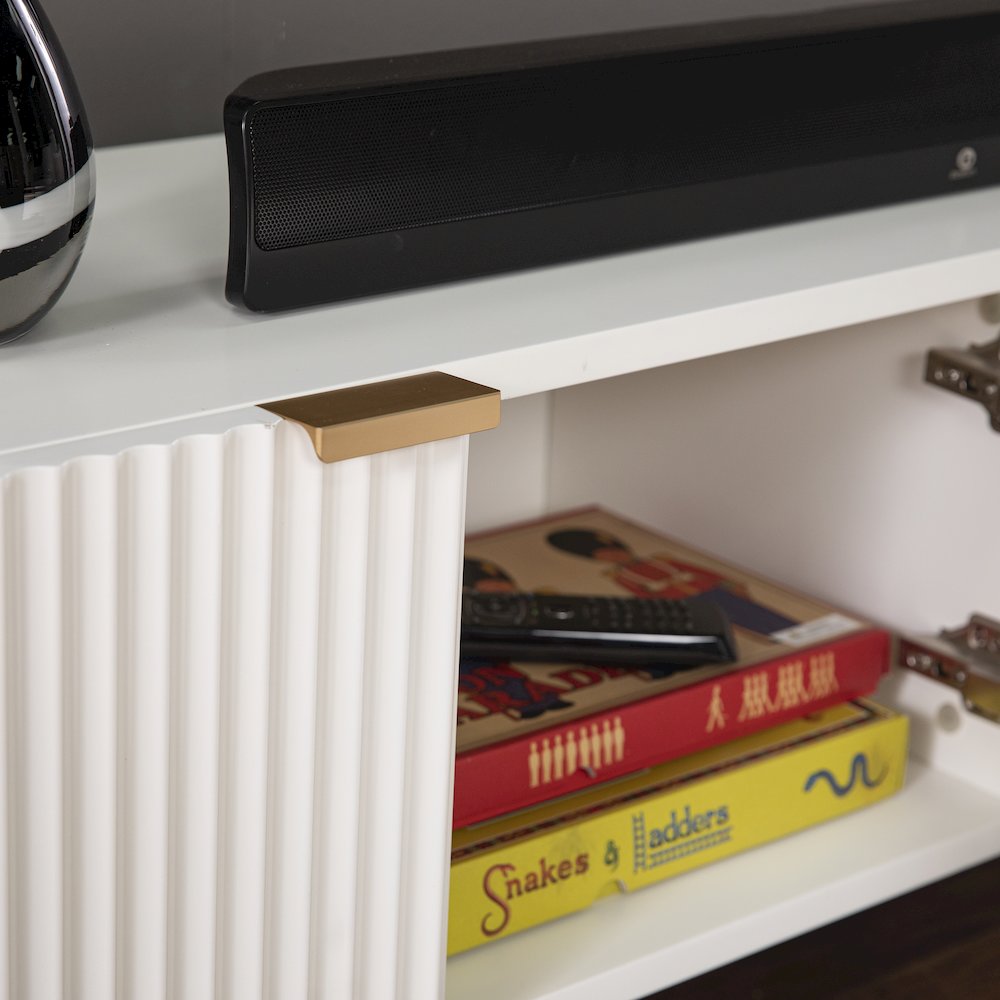 Pilston 4-Door Media Console. Picture 3
