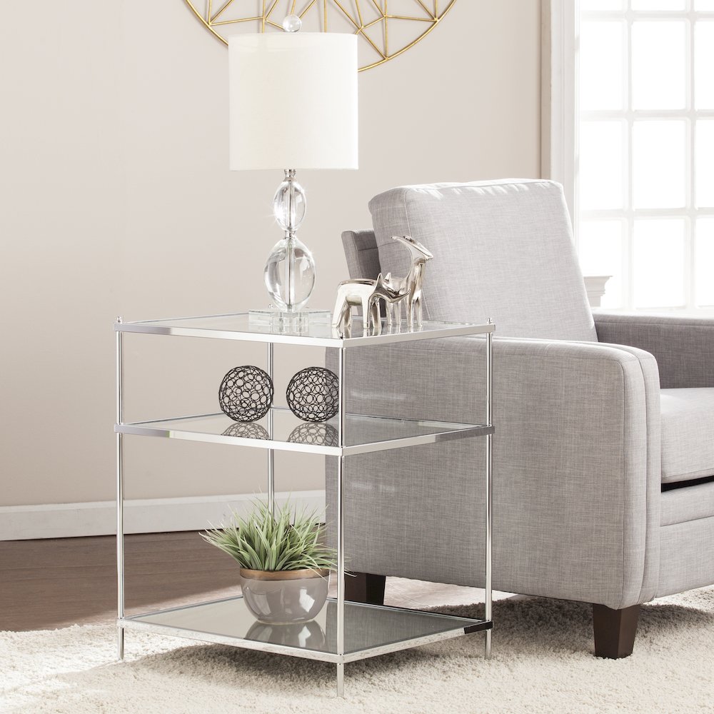 Knox Glam Mirrored Side Table. Picture 2