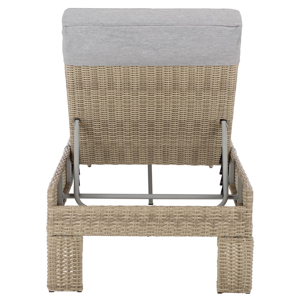 Jeremy Pe Wicker Sunlounger. Picture 8
