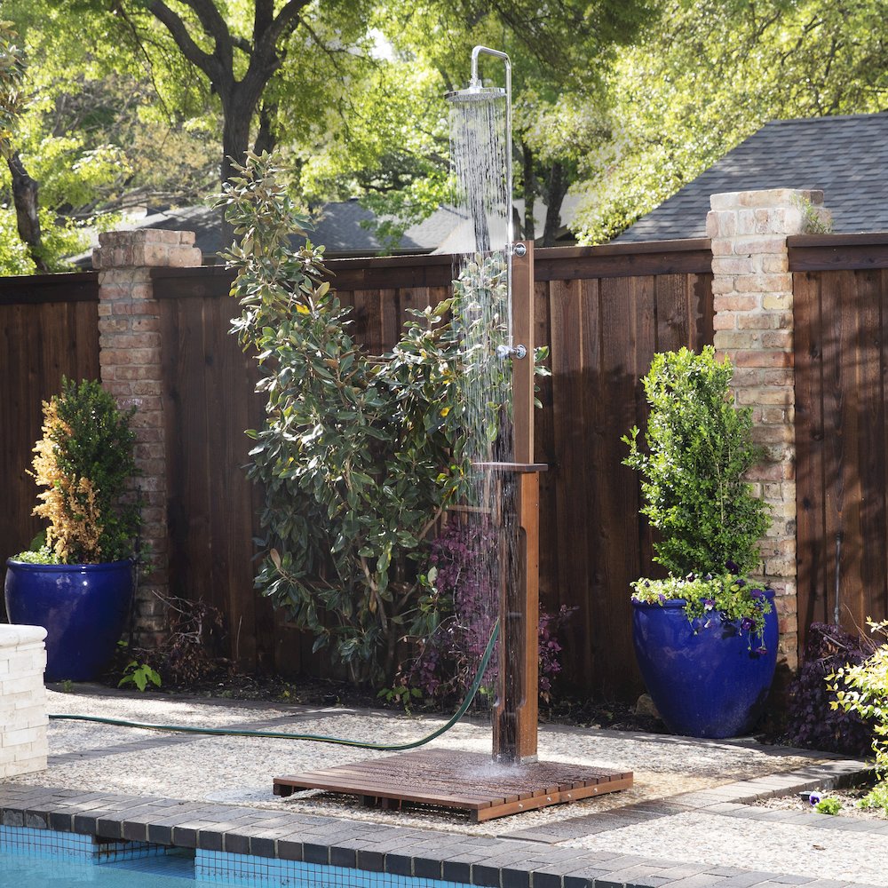 Outdoor Shower. Picture 2