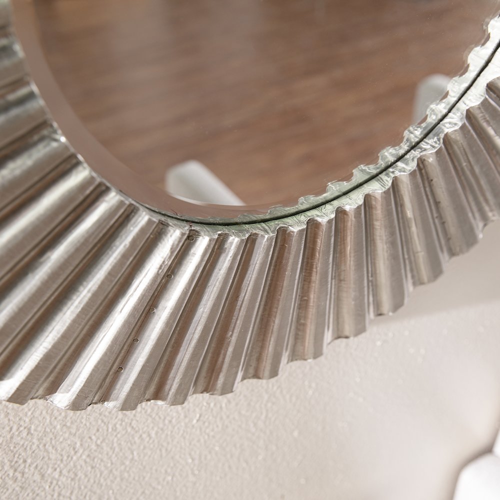 Hessmer Round Decorative Mirror. Picture 4