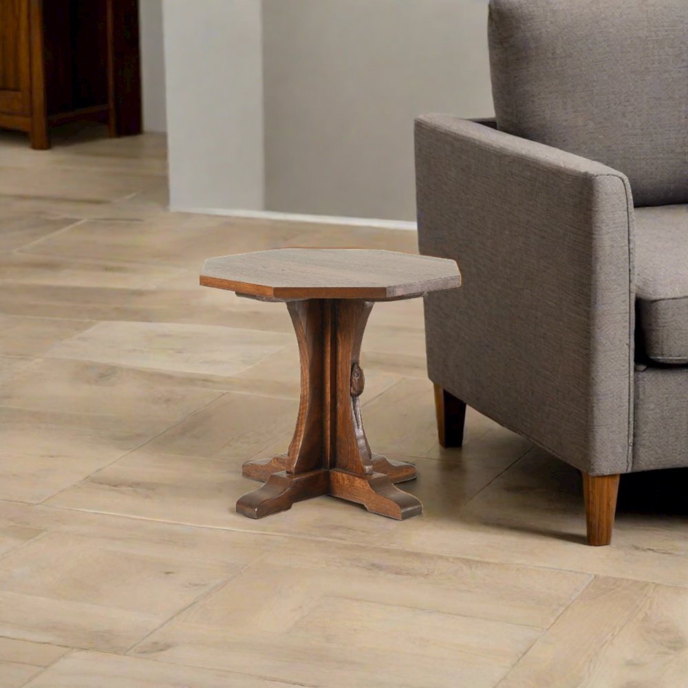Mission Solid Oak Mouse Detail End Table. Picture 3