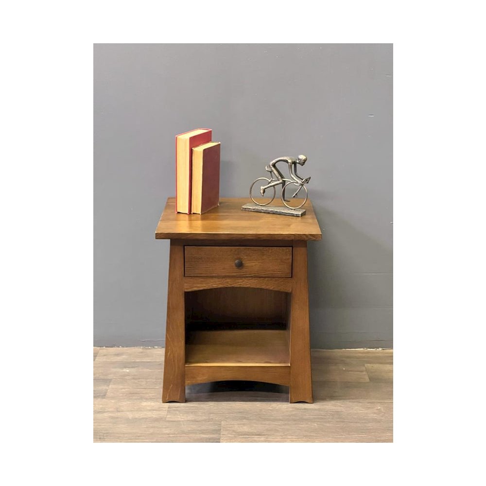 Mission Style Solid Quarter Sawn Oak Keyhole End Table. Picture 3