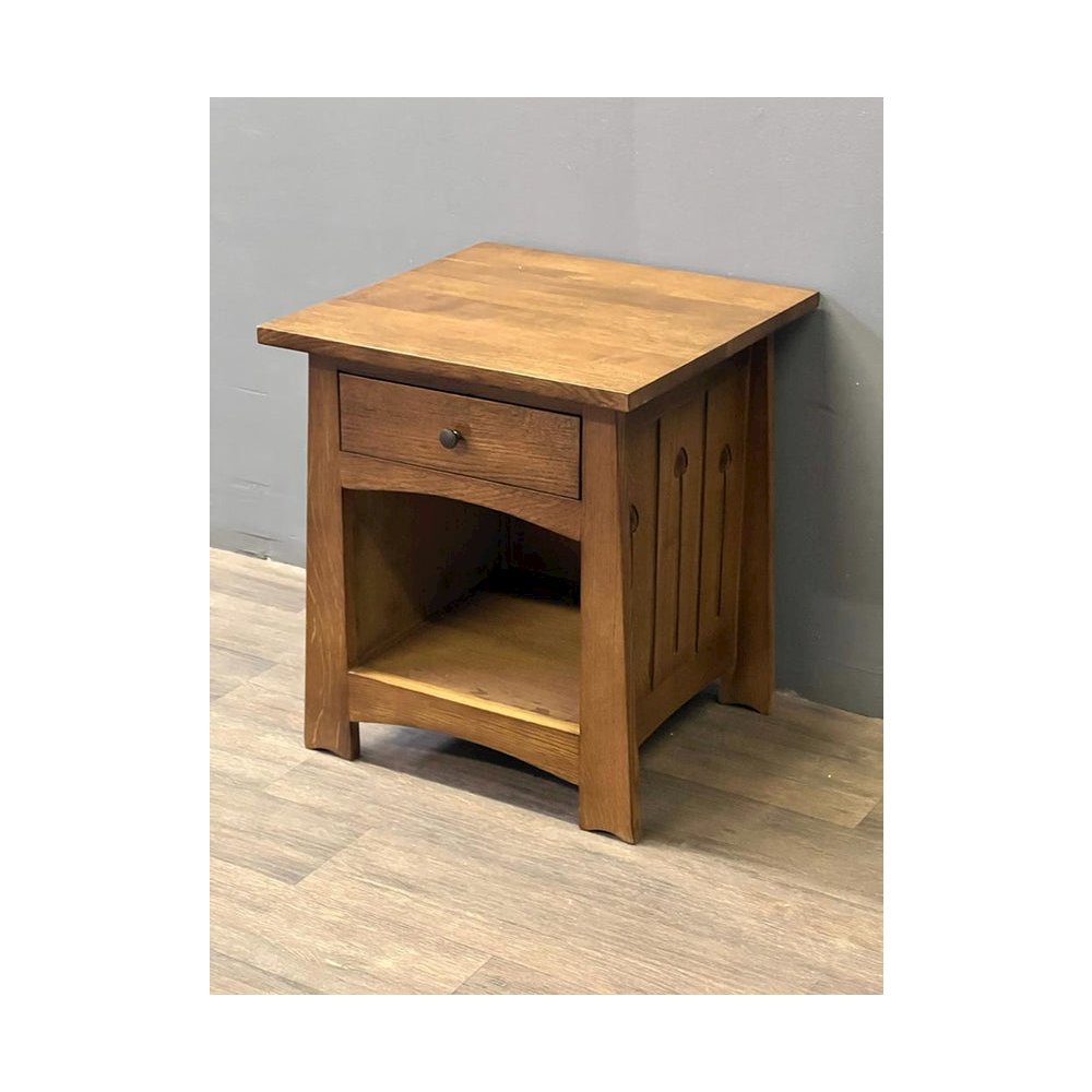 Mission Style Solid Quarter Sawn Oak Keyhole End Table. Picture 2