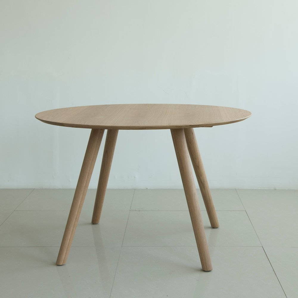 Isabella Mid century round dining table set - Oak. Picture 1