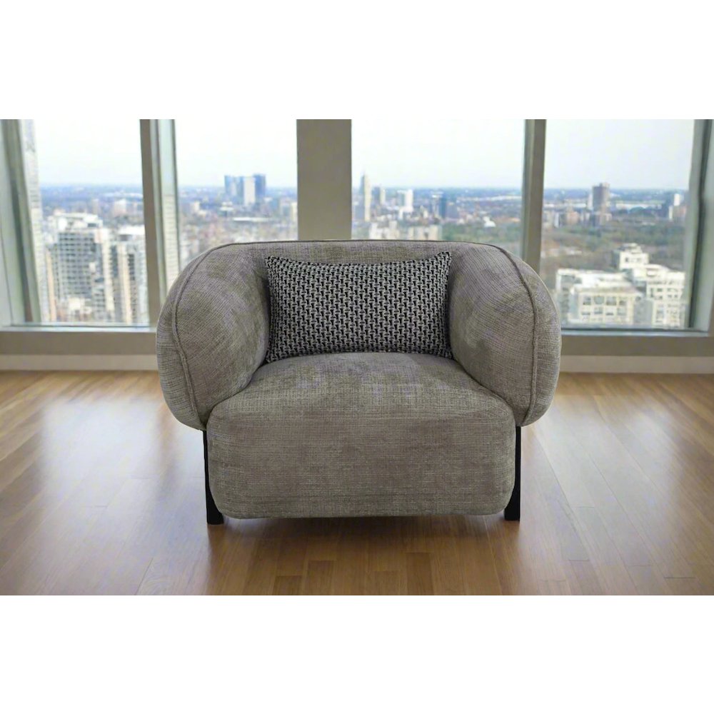 Nova Mid-Century Modern Arm Chair. Picture 1
