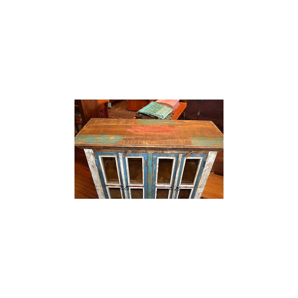 La Boca 4 Door Curio Cabinet. Picture 3