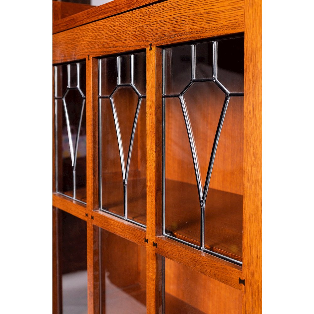 Mission Leaded Glass Bookcase with Lock & Key - Michael's Cherry. Picture 4