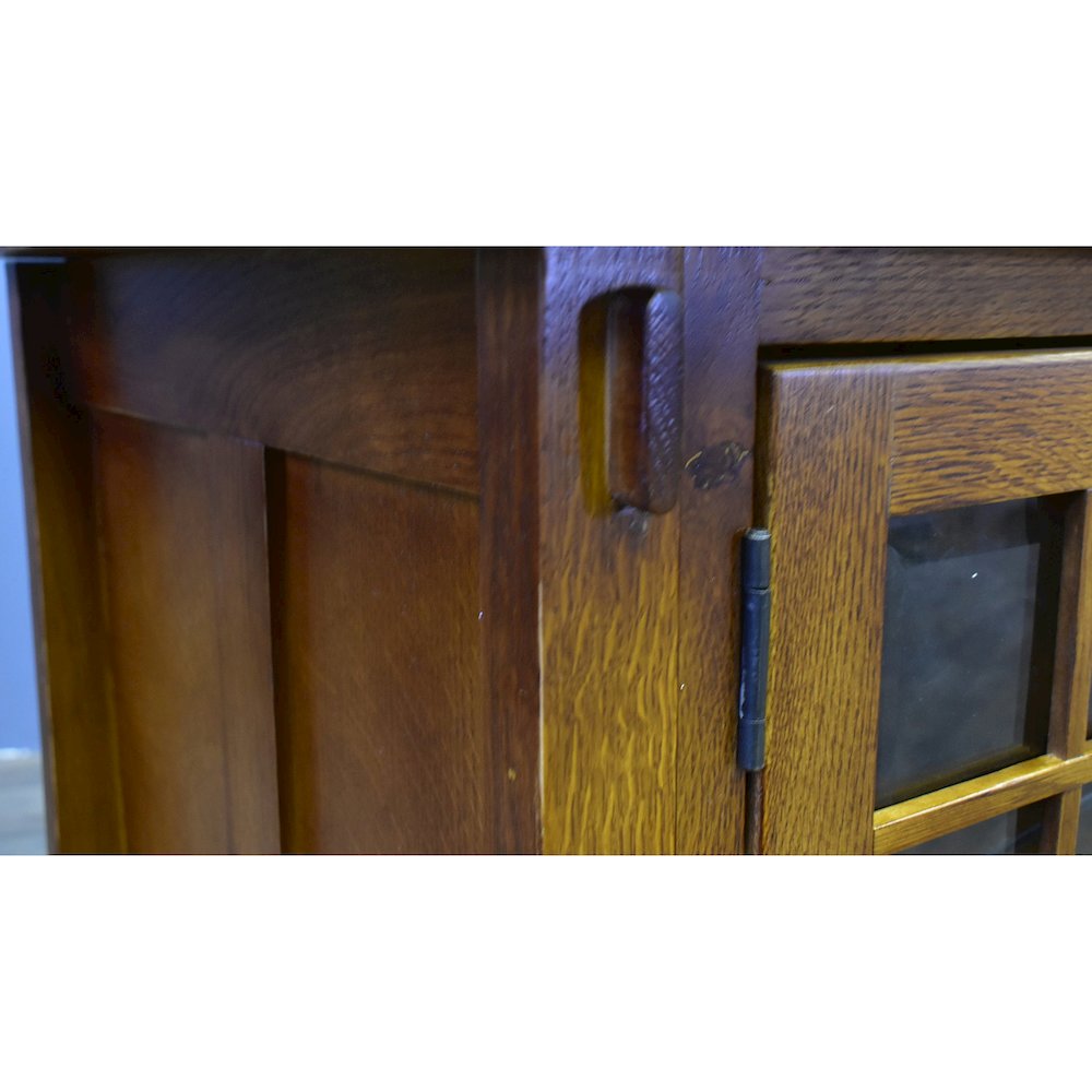 Mission Quarter Sawn Oak 60" TV Stand - Michael's Cherry. Picture 4