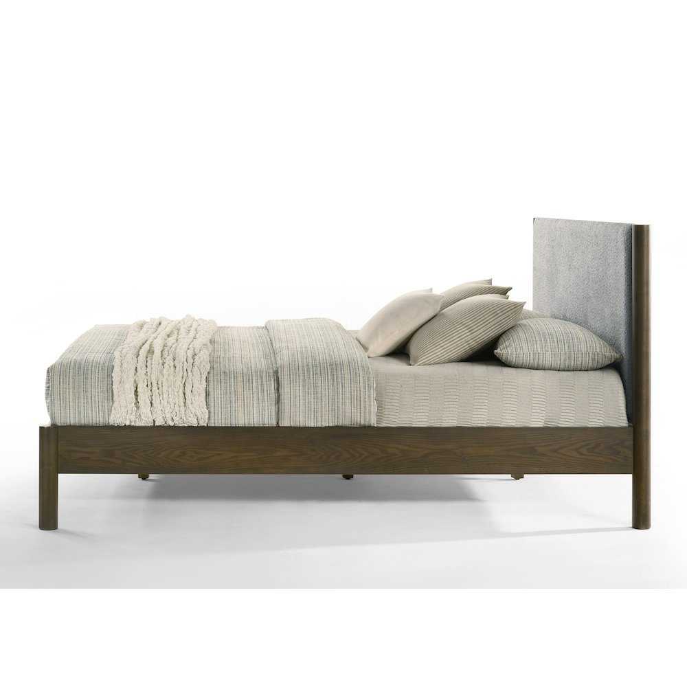 Modrest Carolina - Eastern King Modern Grey and Wenge Bed. Picture 2