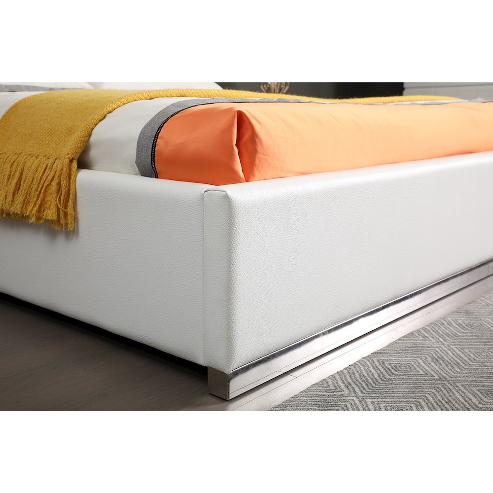 Modrest Chrysler - Queen Modern White Bed. Picture 5