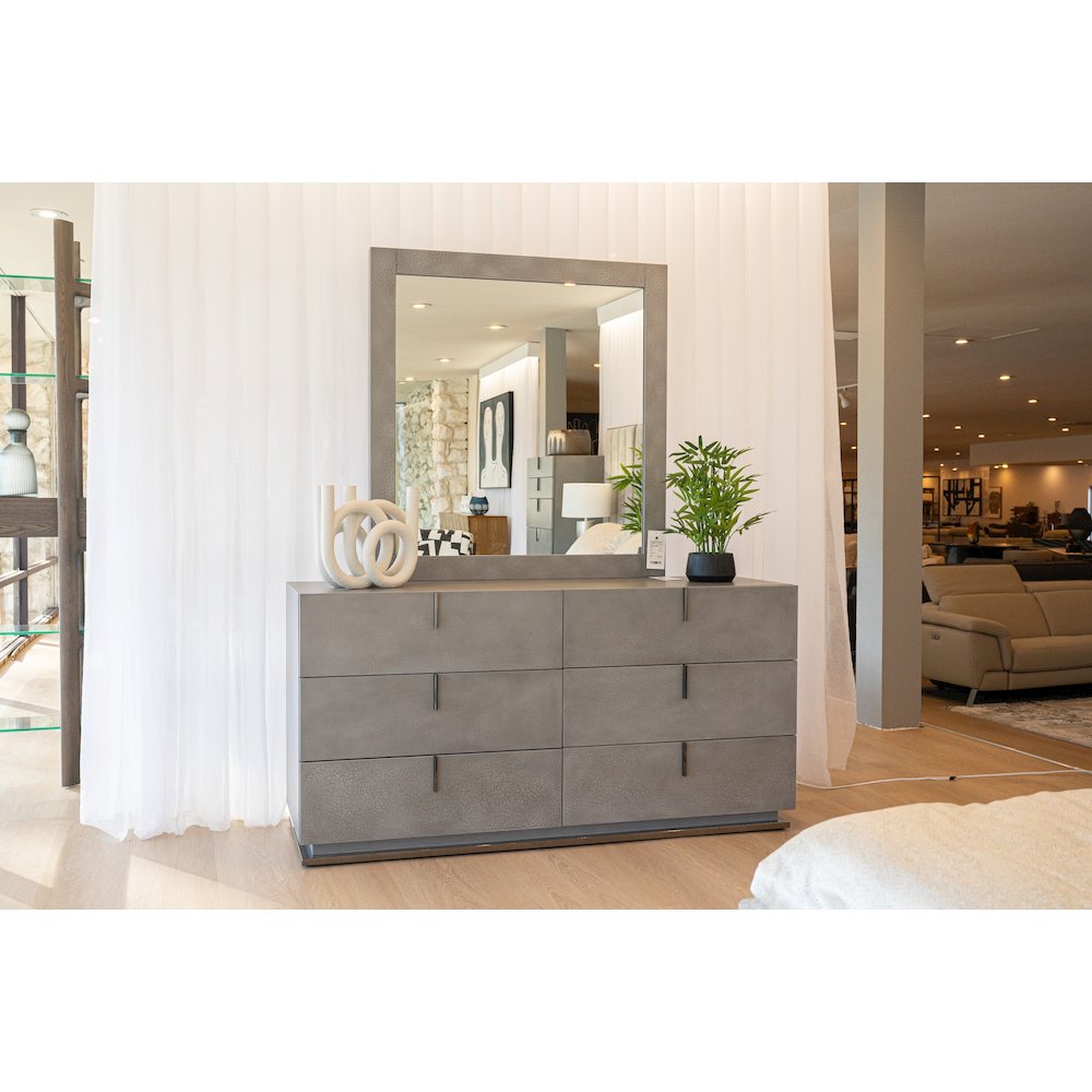Modrest Buckley - Modern Grey Crackle Dresser. Picture 5