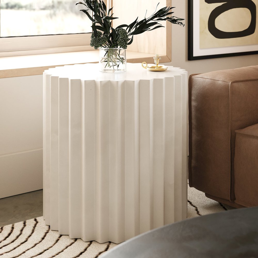 Modrest Evadale - Modern White Concrete End Table. Picture 2