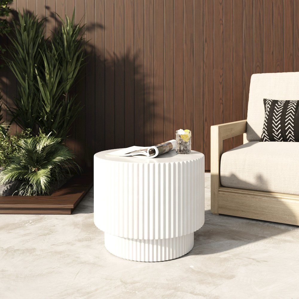 Gruver - Modern White Concrete End Table. Picture 2