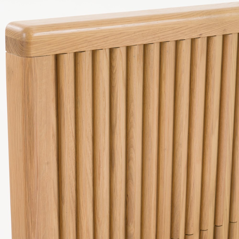 Modrest Winters - Queen Modern Natural Oak Bed. Picture 10