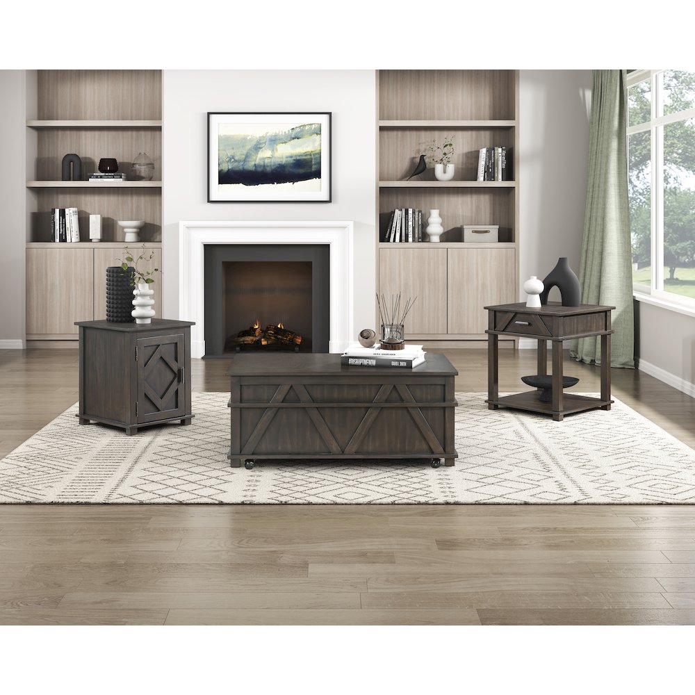 Lakeside Rubberwood End Table in Brown. Picture 2