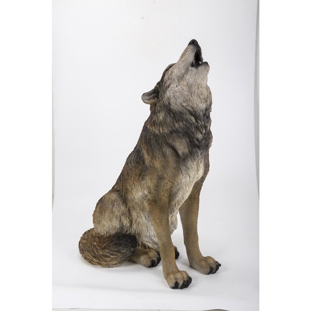 Large Wolf Statue. Picture 4
