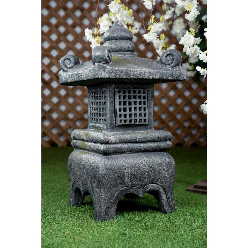 26In Grey Stone Lantern. Picture 6