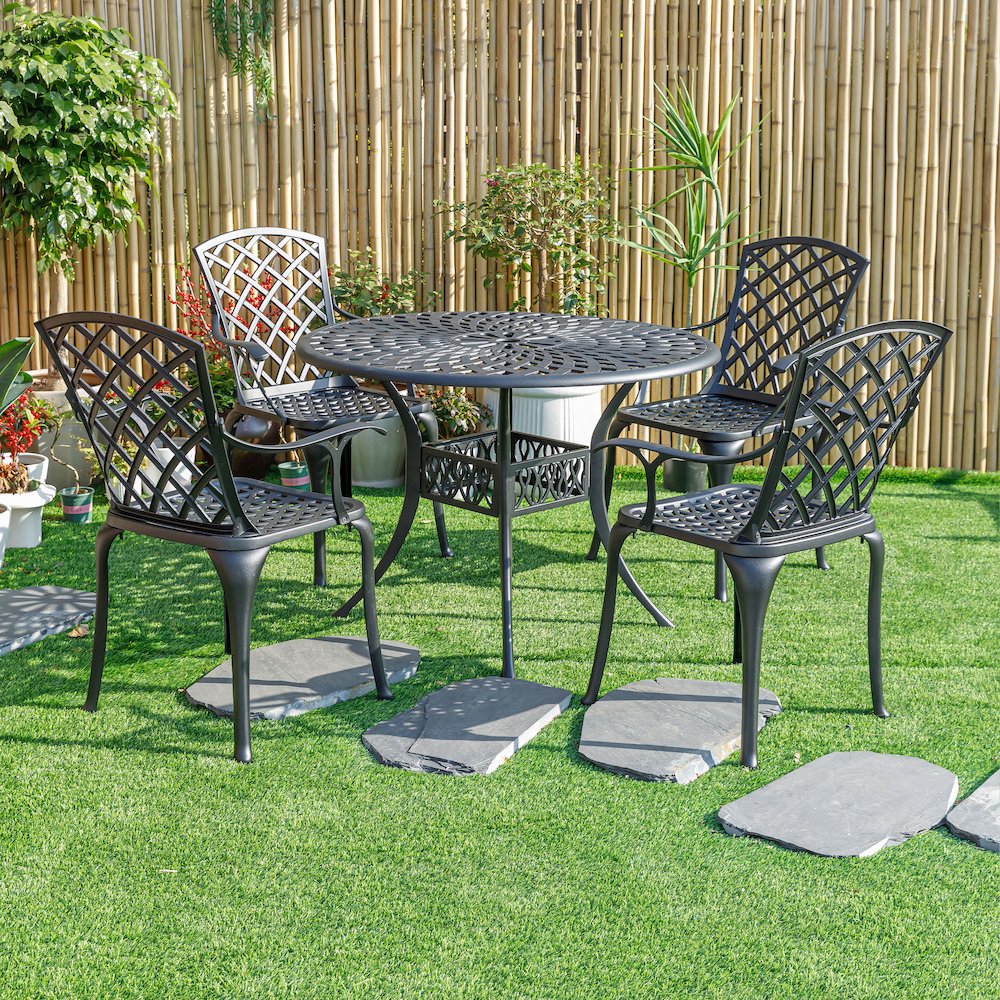 Timeless Beauty- Stylish Cast Aluminium Bistro Set in Black. Picture 4