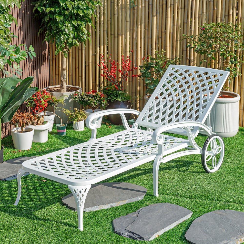 Pure Elegance- White Cast Aluminium Garden Bench for Outdoor Tranquility. Picture 2