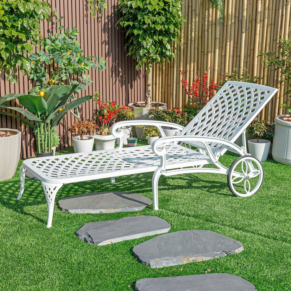 Pure Elegance- White Cast Aluminium Garden Bench for Outdoor Tranquility. Picture 4