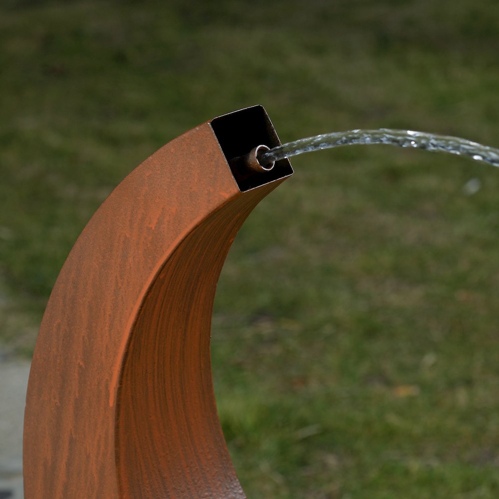 Metal Fountain - Rusty Top with Black Basin. Picture 5