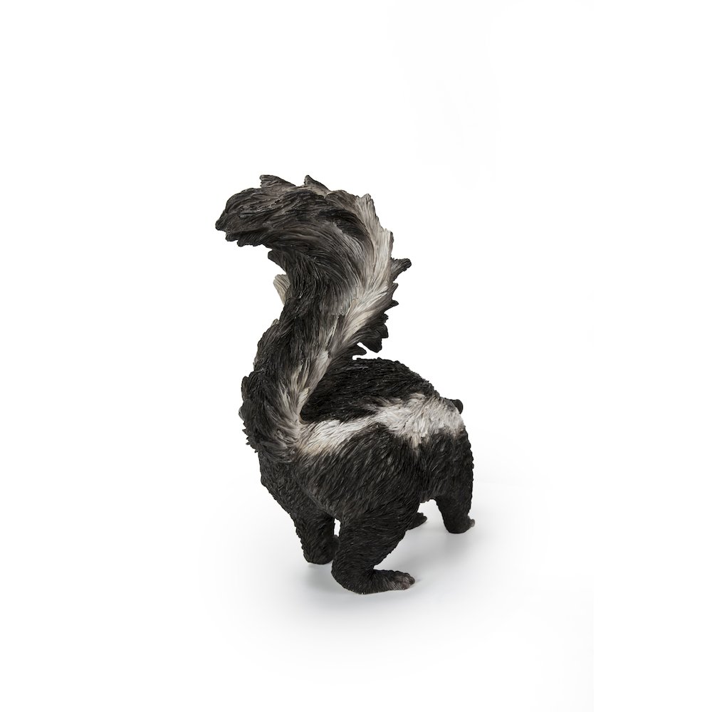 Walking Skunk Statue. Picture 3