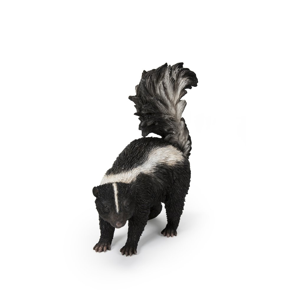 Walking Skunk Statue. Picture 2