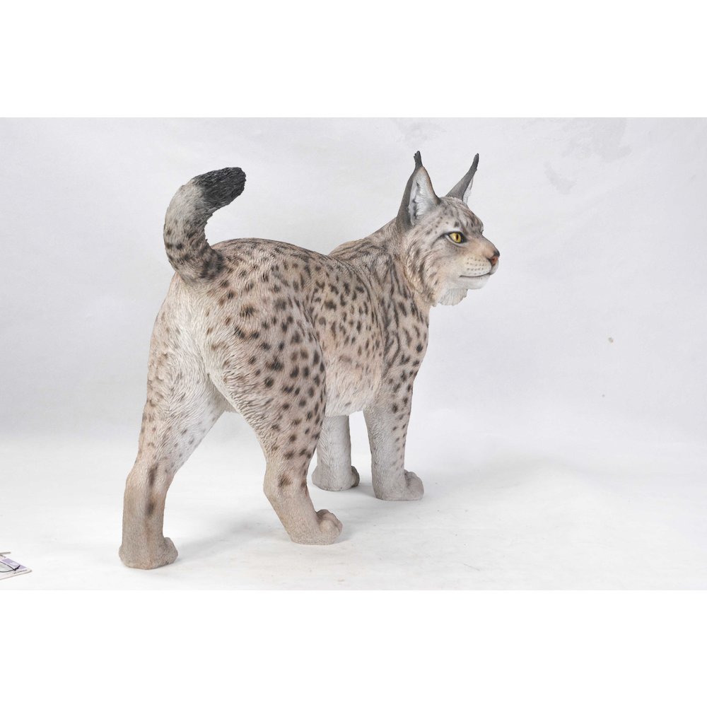 Lynx Statue. Picture 3