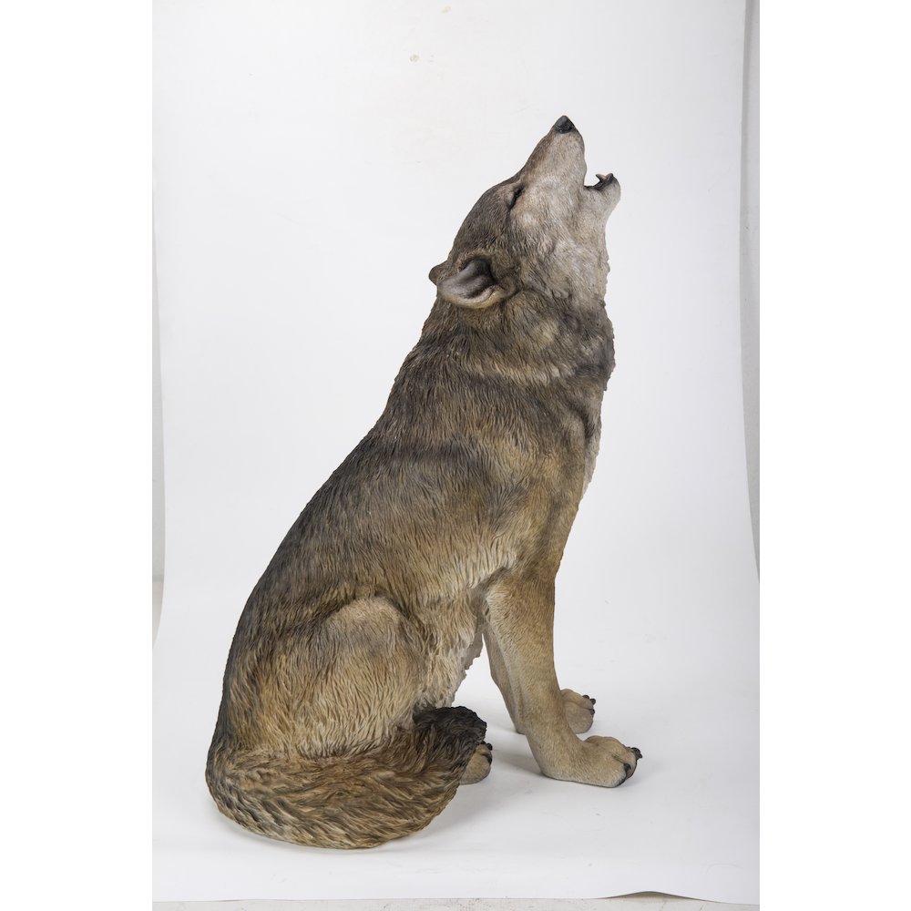 Large Wolf Statue. Picture 1