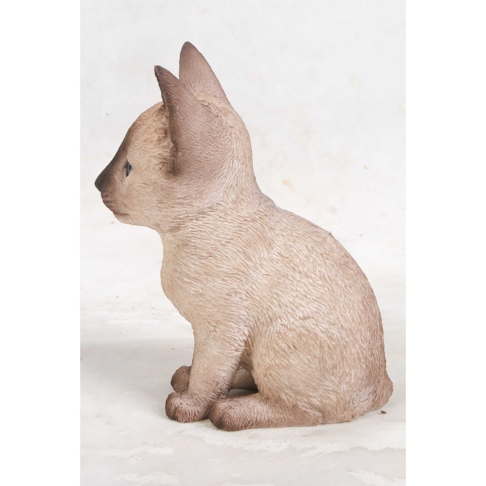 Siamese Kitten Statue. Picture 4